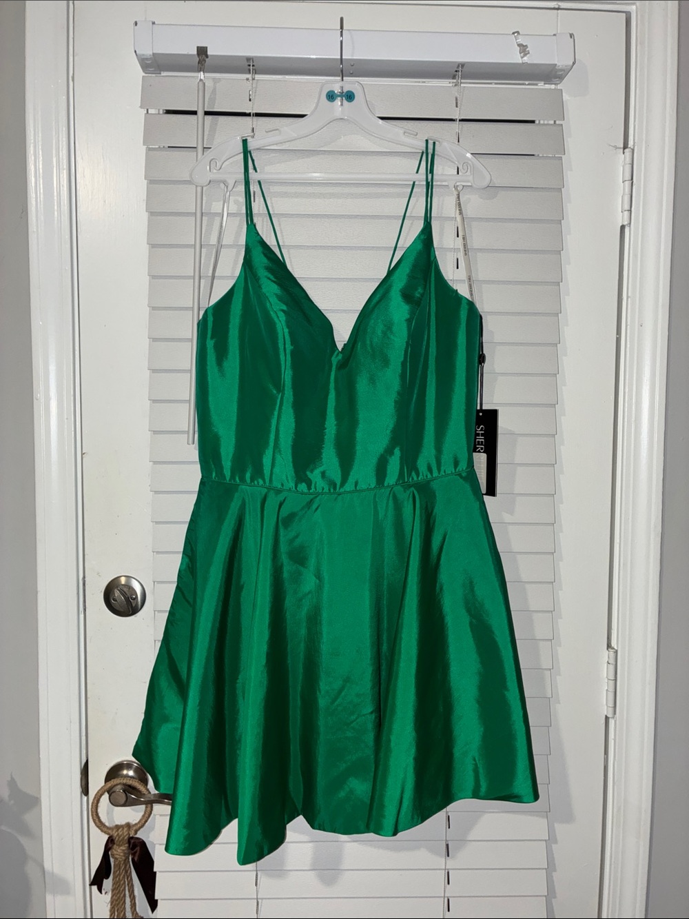 Sherri Hill Emerald Green Satin V-Neck Spaghetti Strap Mini Dress - Picture 2 of 10